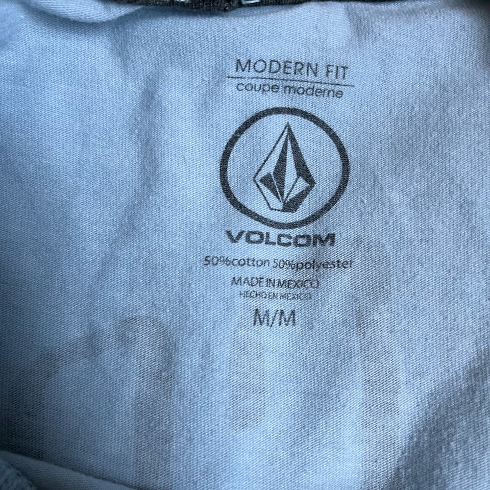 VOLCOM T Shirt - Picture 3 of 3
